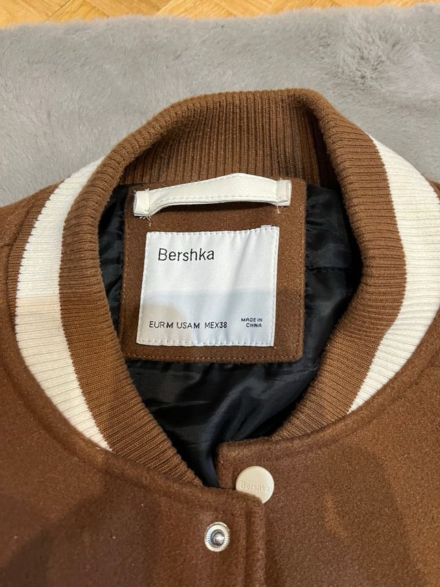 Chaqueta bomber Bershka marrón retro