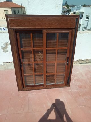 Ventana aluminio marrón Climalite