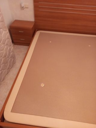 Dormitorio matrimonio: cama + mesita cama 150×190