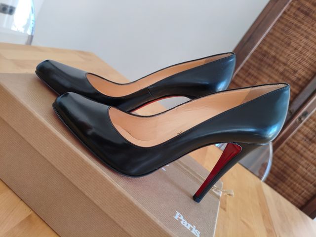 Christian Louboutin cuero negros, talla 39