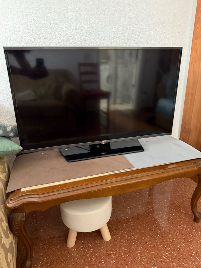 TV LG 42" HD - Televisión