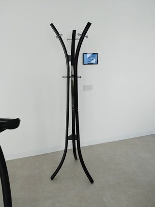 Perchero negro - Madera y metal