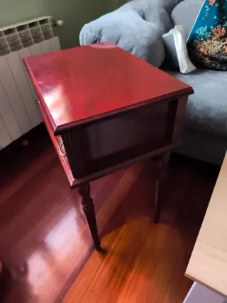 Muebles antiguos: vitrina + mesa