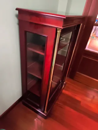 Muebles antiguos: vitrina + mesa