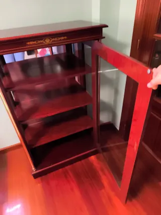 Muebles antiguos: vitrina + mesa