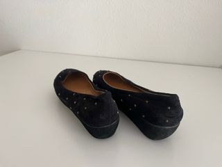 Merceditas negras tachuelas plataforma