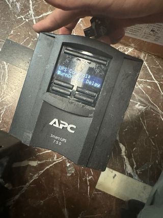 APC Smart-UPS 750 - SAI