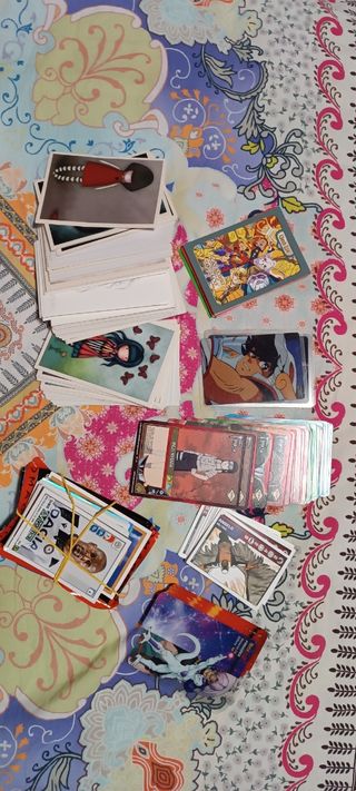 Carte e figurine varie