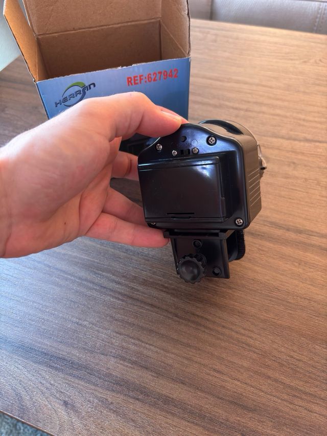 Comedero automático peces