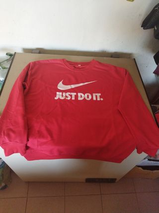 Sudadera Nike roja anchura59 largura 70 + camiseta