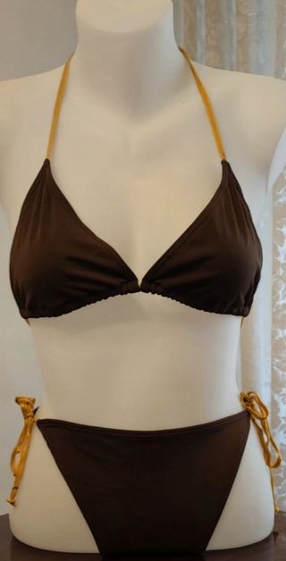 Bikini marrón y dorado