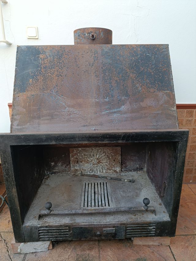 Chimenea de leña metálica 