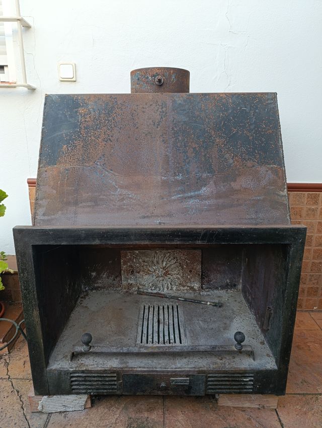 Chimenea de leña metálica 