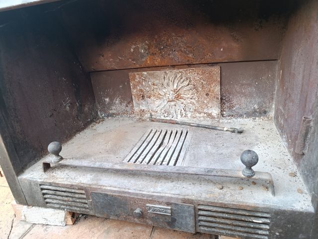 Chimenea de leña metálica 