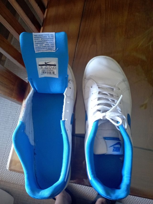 Zapatillas Nike blancas y azules