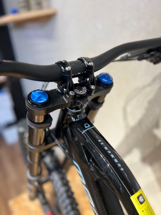 MONDRAKER SUMMUM SE 27.5 2022 NEGRO