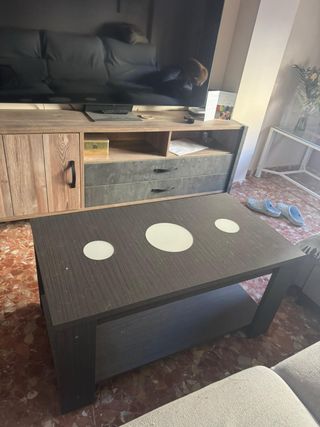 Mesa centro salón - madera oscura. Se sube.
