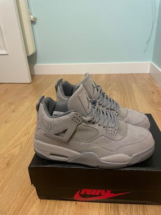 Jordan 4 Retro x KAWS