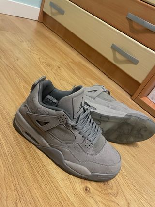 Jordan 4 Retro x KAWS