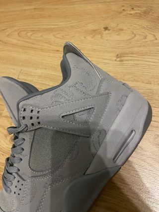 Jordan 4 Retro x KAWS