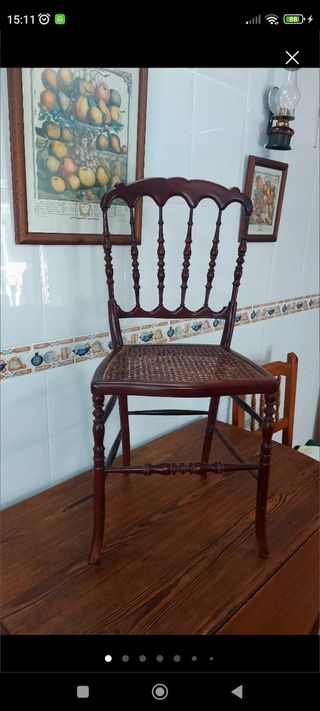 Silla antigua de madera