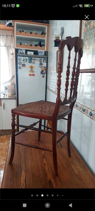 Silla antigua de madera