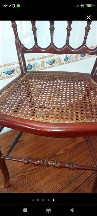 Silla antigua de madera