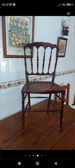 Silla antigua de madera