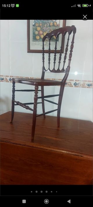 Silla antigua de madera