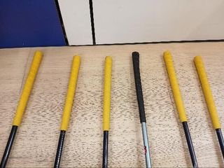 Juego de palos,bolsa y carro boomerang
