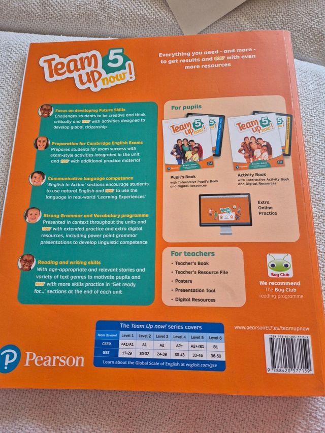 Team Up Now! 5 Activity Book & Interactive Pupi...