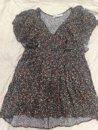 Vestido Zara floral corto