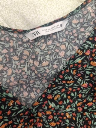 Vestido Zara floral corto