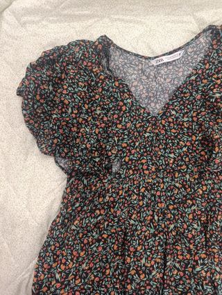 Vestido Zara floral corto
