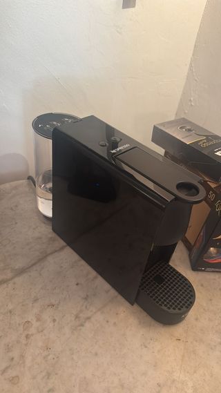 Cafetera cápsulas Nespresso Krups Essenza Mini 