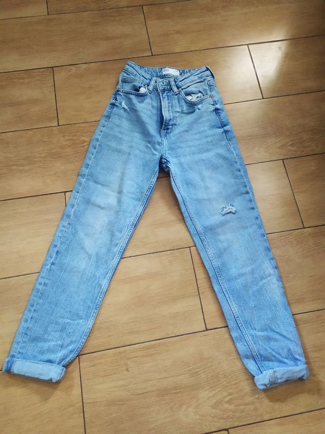 Jeans Bershka Mom fit, talla 32