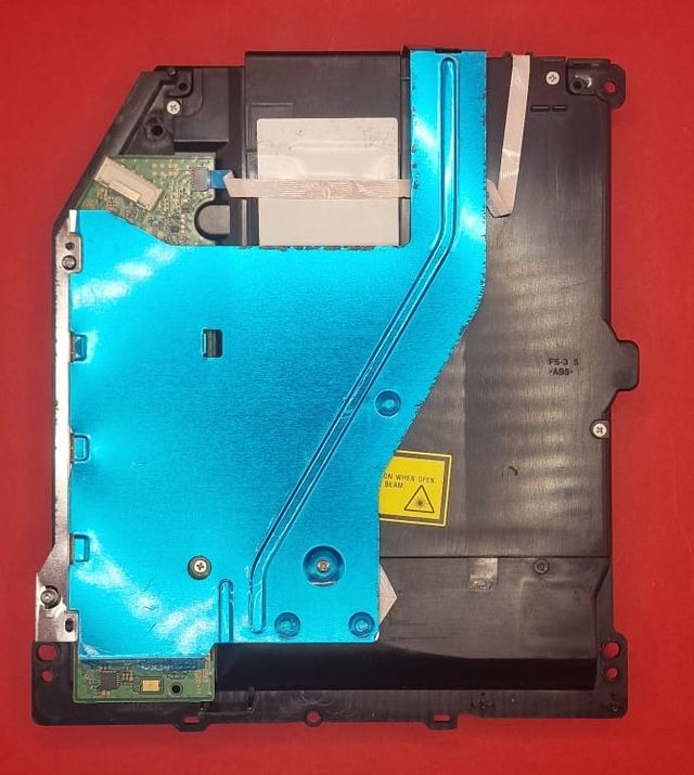 PS4 (PlayStation 4) Lente 490A