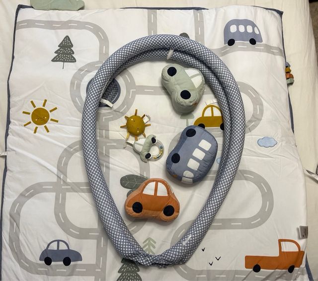 Gimnasio bebé actividades coches