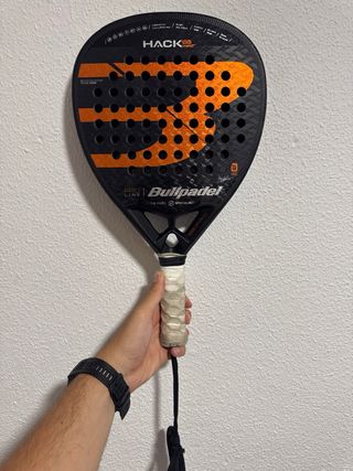 Pala Bullpadel Hack 03 comfort 24 + Paletero 