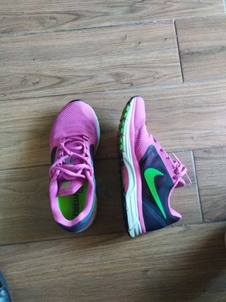 Zapatillas Nike Zoom Vomero 8 - 38.5