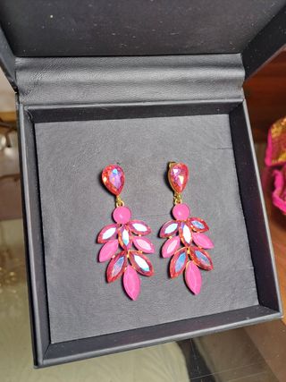 Pendientes fucsia brillantes