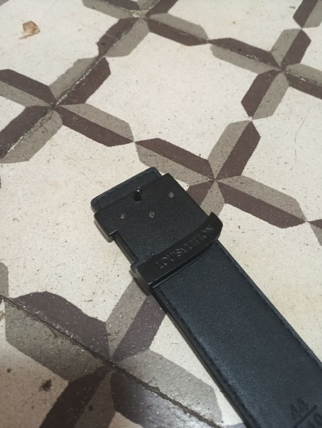 Cinturón Louis Vuitton Negro