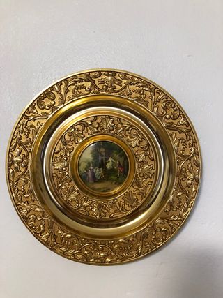 Due piatti antichi in oro da appendere al muro 