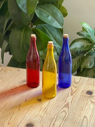 Botellas de vidrio decorativas