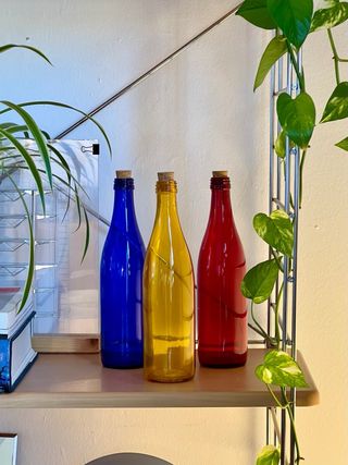 Botellas de vidrio decorativas