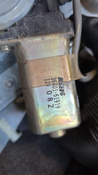 ELEVALUNAS TRASERO IZQUIERDO MAZDA 626 2001
