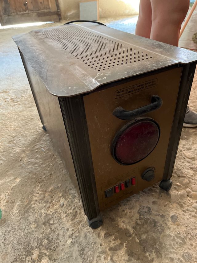 Calefactor antiguo metálico