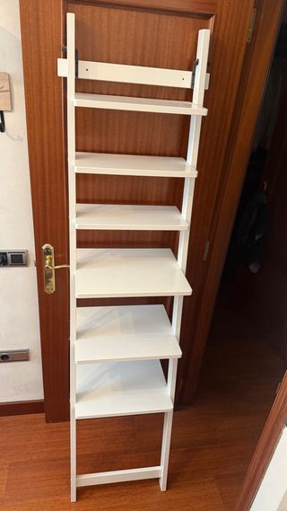 Estantería blanca de madera