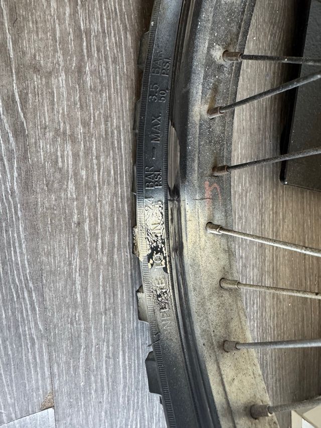 Bicicleta BMX negra usada