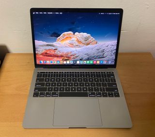 MacBook Pro 13” – i5 / 8 GB RAM / 256 GB SSD